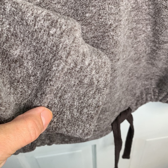 Beyond Yoga "New Terrain" sweatshirt Pullover Top in Raisin Size M - Picture 8 of 12